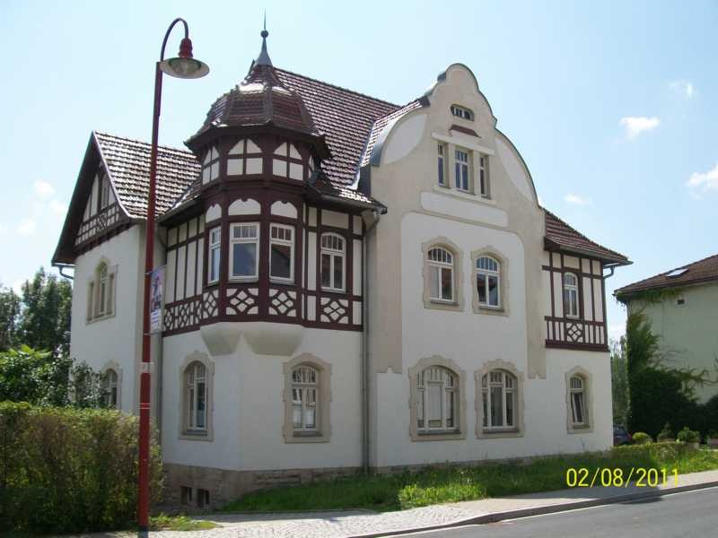 Villa mit vier Wohnungen